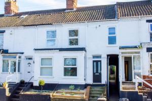 Central 3 Bed with Parking Ideal Contractors House