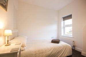 Central 3 Bed with Parking Ideal Contractors House