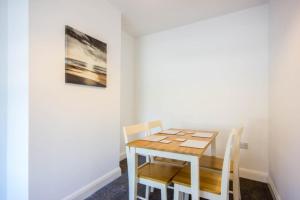 Central 3 Bed with Parking Ideal Contractors House