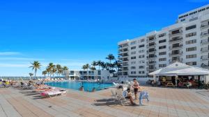 SeaStays-Beachfront Apartments