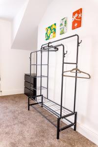 Spacious 4Bed Parking & Wi-Fi - Contractor Stays