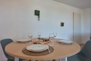 Appartements Appartement, terrasse, piscine, Netflix et Wi-Fi : photos des chambres