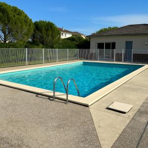 Appartements Appartement, terrasse, piscine, Netflix et Wi-Fi : photos des chambres