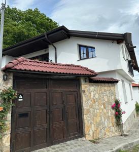 Newly Built Family Villa with a Hot Tub