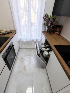 SEA and SUN Ankaran, near the Beach, free Parking and Wi-Fi, stunning sunset, 80m2 
