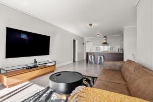 Waters Edge Luxury Apartment Century City