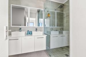 Waters Edge Luxury Apartment Century City