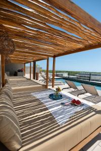 Pool, BIKES, jungle view and GOOD VIBES