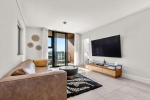 Waters Edge Luxury Apartment Century City