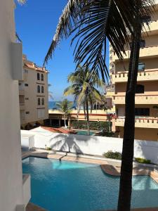 2 bdrm - Sleeps 8 -Ocean front -Ocean View