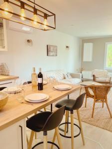 Appartements ''' Impasse d'un Instant ''' 8min Aix - Clim & Parking : photos des chambres