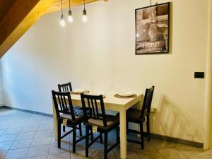 Thiago Home-Elegant Mansarda Santa Giulia Square