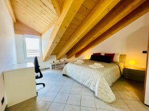 Thiago Home-Elegant Mansarda Santa Giulia Square