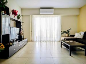 Sunset Haven Manikata - Walking distance to Golden Bay