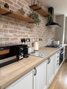 Wells Street Cottages No 26 By The River Ness