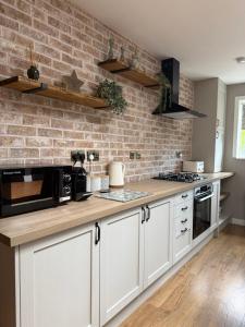 Wells Street Cottages No 26 By The River Ness