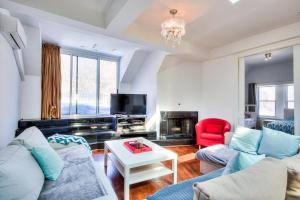 Iconic 3 Bedroom Condo Downtown