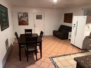 Downtown Secluded Room 2