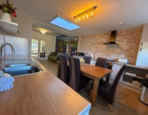 Wells Street Cottages No 26 By The River Ness