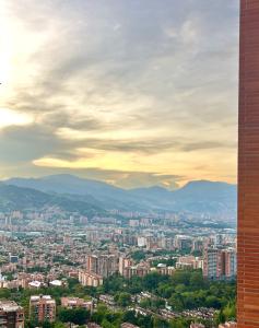 Designed 3-Bedroom Apartment & Office with 800 Wi-Fi, New Samsung Appliances