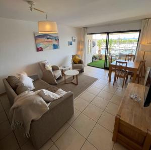 Marina & sea view apartment at Port Grec