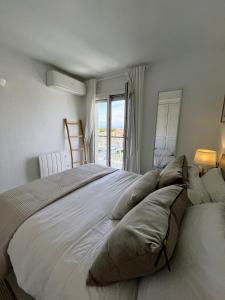 Marina & sea view apartment at Port Grec