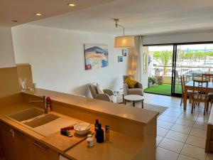 Marina & sea view apartment at Port Grec