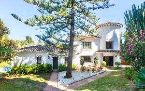 Villa Dos Palomas on the Golden Mile in Marbella