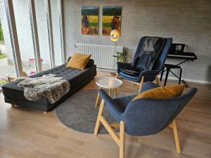 Modern, spacious villa with Sauna