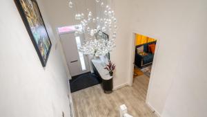 Mega7 Spacious 2Bedroom Apartment, 2 Bathrooms, Balcony and Free Parking