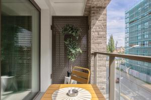 Lily Apart - Gdansk Shipyard view studios