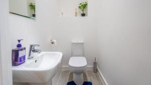 Mega7 Spacious 2Bedroom Apartment, 2 Bathrooms, Balcony and Free Parking