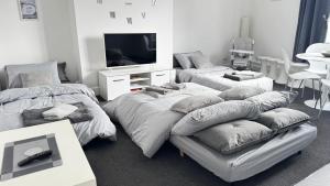 Seaside Rentals Bournemouth - Large 2BR, upto 8ppl and dog, beach 8min walk