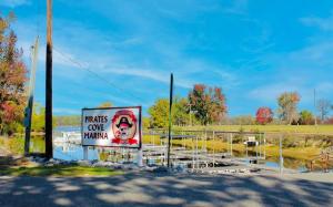 The Lakeside Loft- KY Lake Escape - Pirates Cove