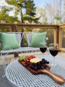 The Lakeside Loft- KY Lake Escape - Pirates Cove