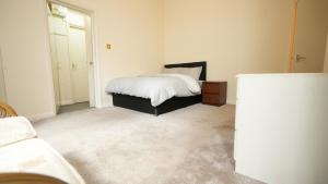 1 Bed Apartments - Oakroyd Villas