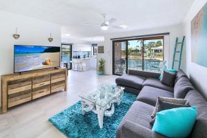 Amazing Modern Waterfront Apartment on the Canal