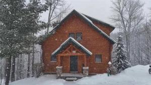 Holiday Home room in Alpine and Ember