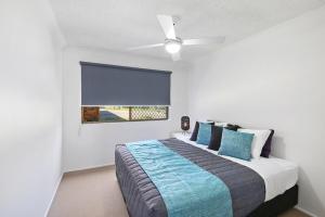 Beautiful Modern Waterfront Apartment on the Canal