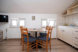 Apartments with parking space Vrsi - Mulo, Zadar - 3276