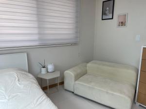 Quiet and spacious 1-bedroom apt in Gangnam