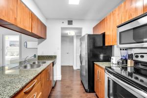 Relaxing 1-Bed Condo With City Views in Brickell Key