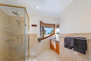 Large Waterfront Home With Pool