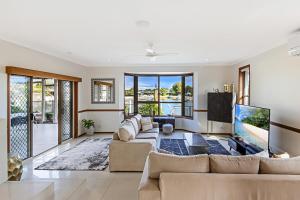 Large Waterfront Home With Pool