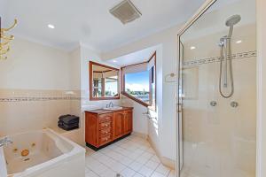 Large Waterfront Home With Pool