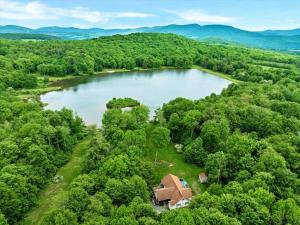 Wooded lakefront chalet with hot tub and game room