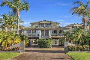 Tuscany Apartments 12