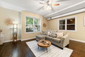 Medical District 2BR with Jacuzzi & Parking