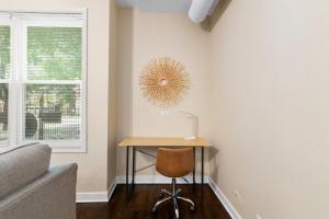 Medical District 2BR with Jacuzzi & Parking