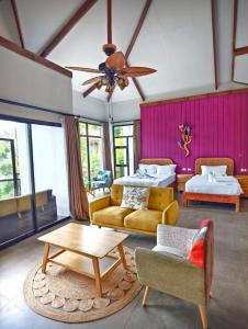 Tana Mysterious garden